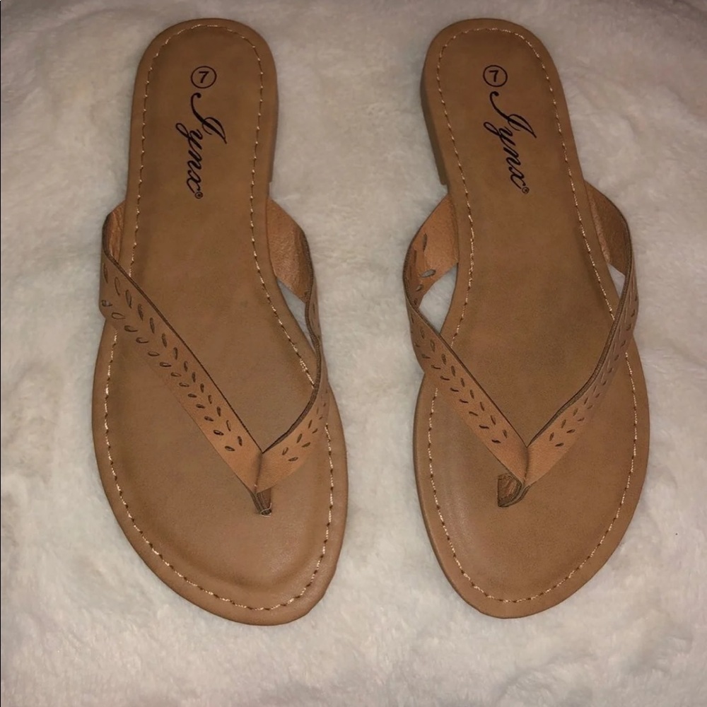 Lynx flip flops that are BRAND NEW! Size 7!